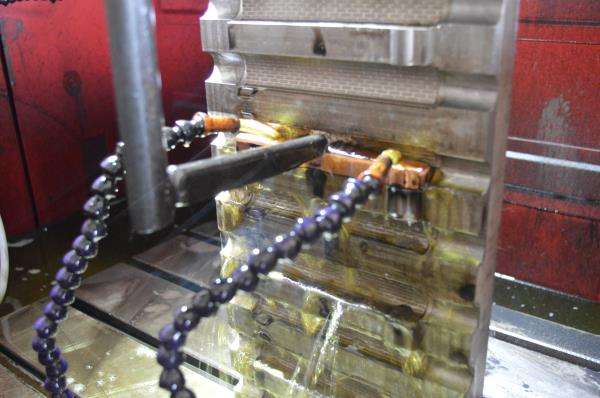 火花機放電 火花機放電